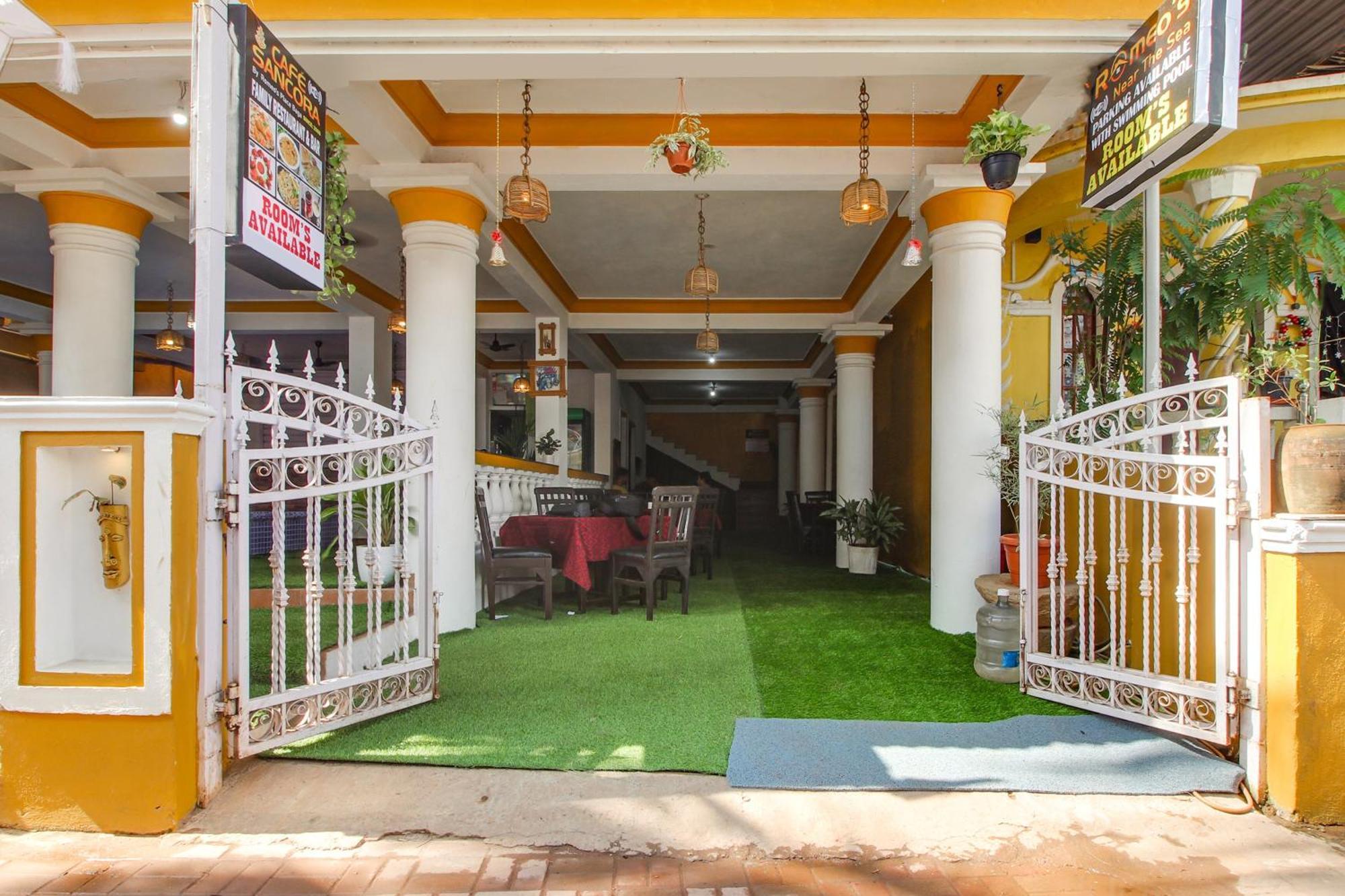 Hotel Collection O Romeos Place Baga Beach Calangute Exterior foto
